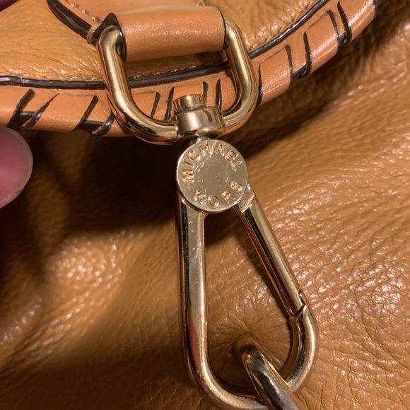 Michael Kors Bennet Shoulder Bag Tan - Picture 5 of 5